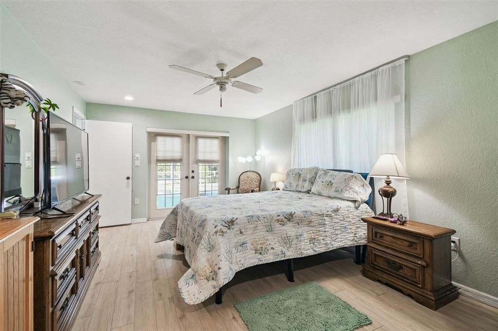 Active With Contract: $379,000 (3 beds, 2 baths, 1993 Square Feet)