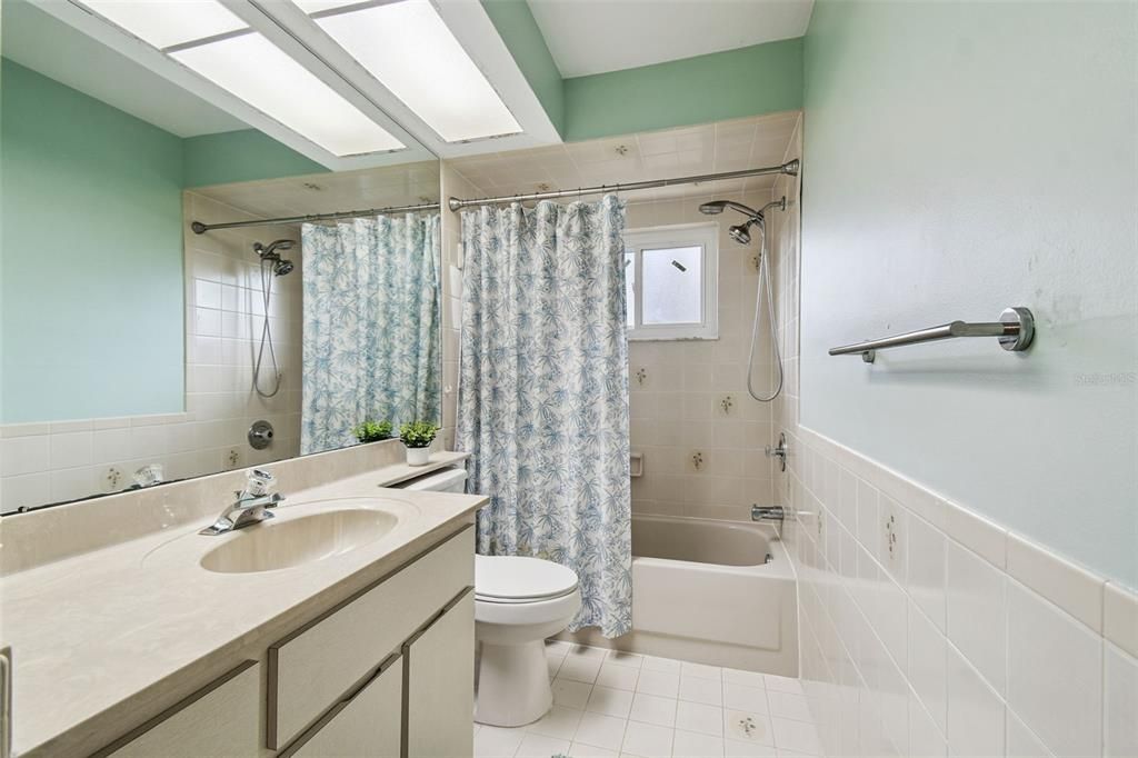 Active With Contract: $379,000 (3 beds, 2 baths, 1993 Square Feet)