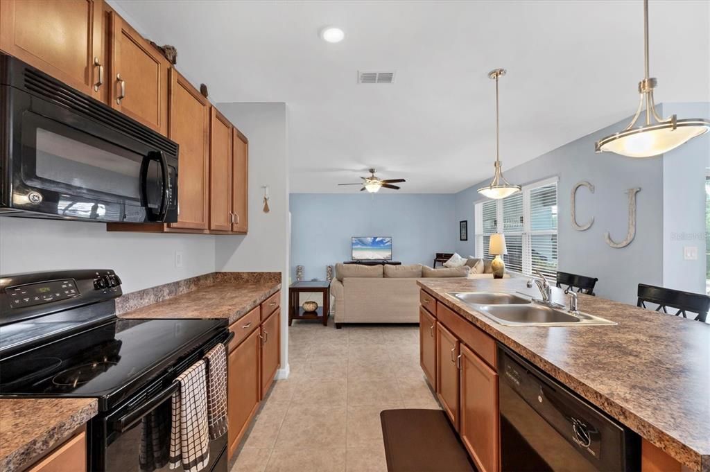 На продажу: $425,000 (3 спален, 2 ванн, 2101 Квадратных фут)