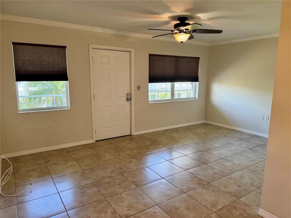 For Rent: $1,200 (1 beds, 1 baths, 585 Square Feet)