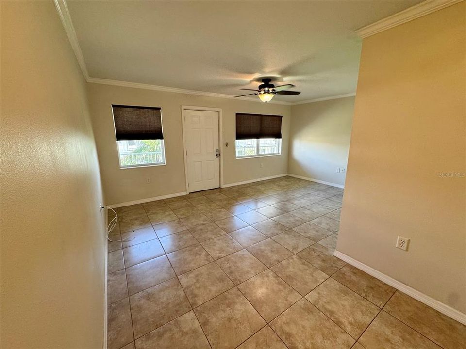 For Rent: $1,200 (1 beds, 1 baths, 585 Square Feet)