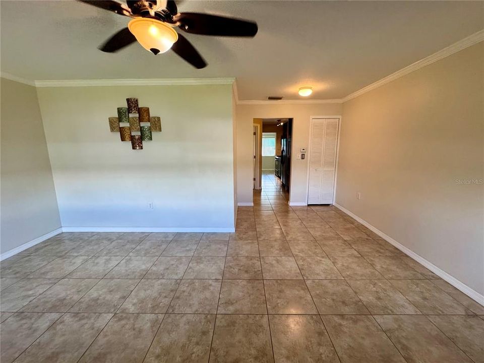 For Rent: $1,200 (1 beds, 1 baths, 585 Square Feet)