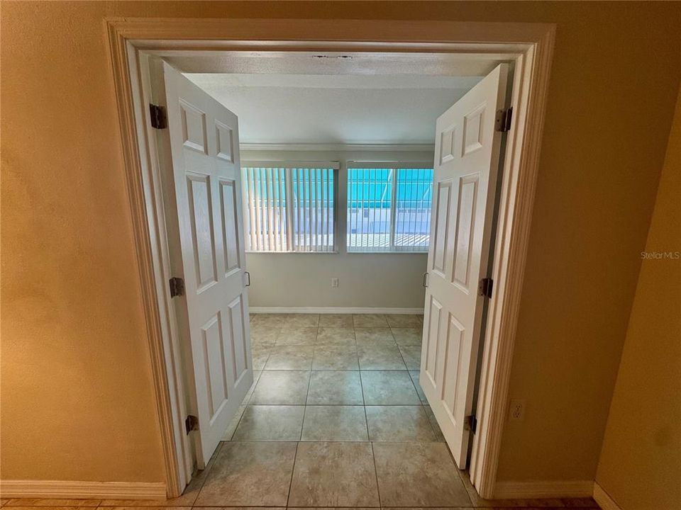 For Rent: $1,200 (1 beds, 1 baths, 585 Square Feet)