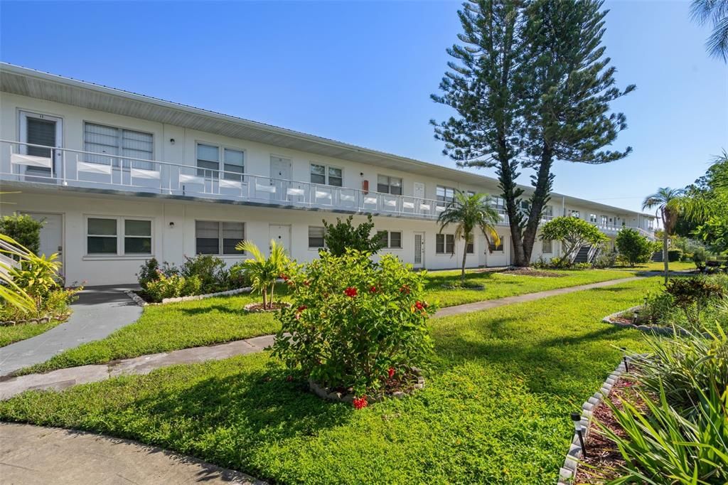 For Rent: $1,200 (1 beds, 1 baths, 585 Square Feet)