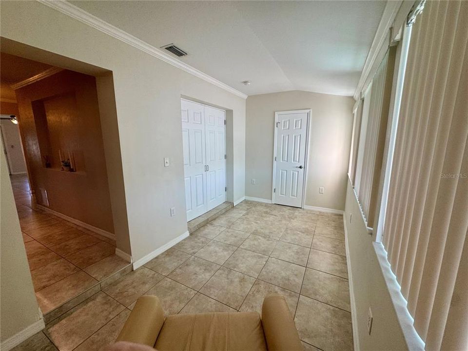 For Rent: $1,200 (1 beds, 1 baths, 585 Square Feet)