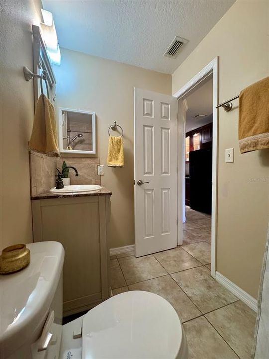 For Rent: $1,200 (1 beds, 1 baths, 585 Square Feet)