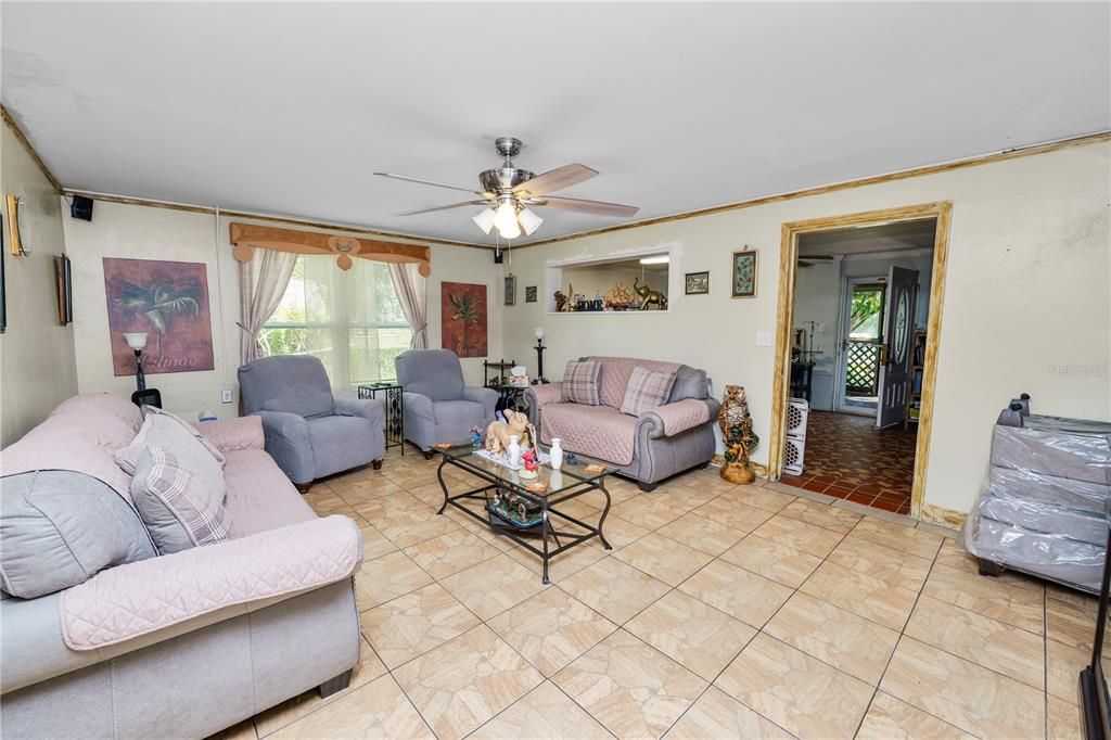 На продажу: $235,000 (3 спален, 2 ванн, 2008 Квадратных фут)