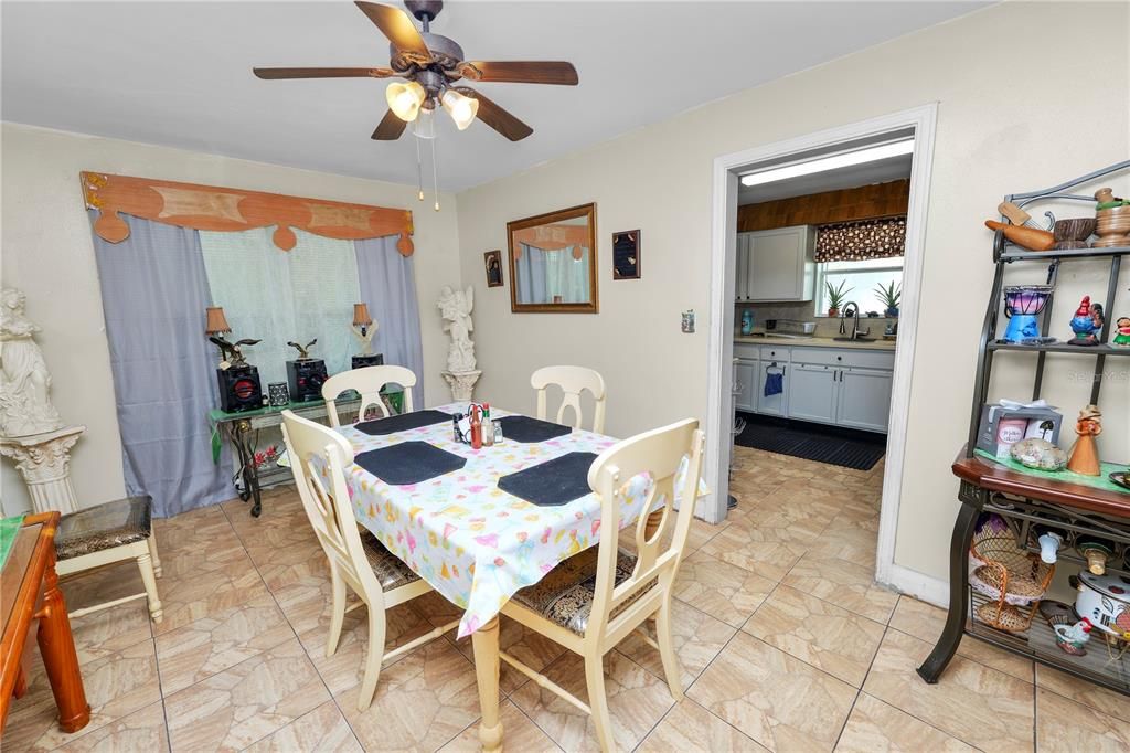 На продажу: $235,000 (3 спален, 2 ванн, 2008 Квадратных фут)