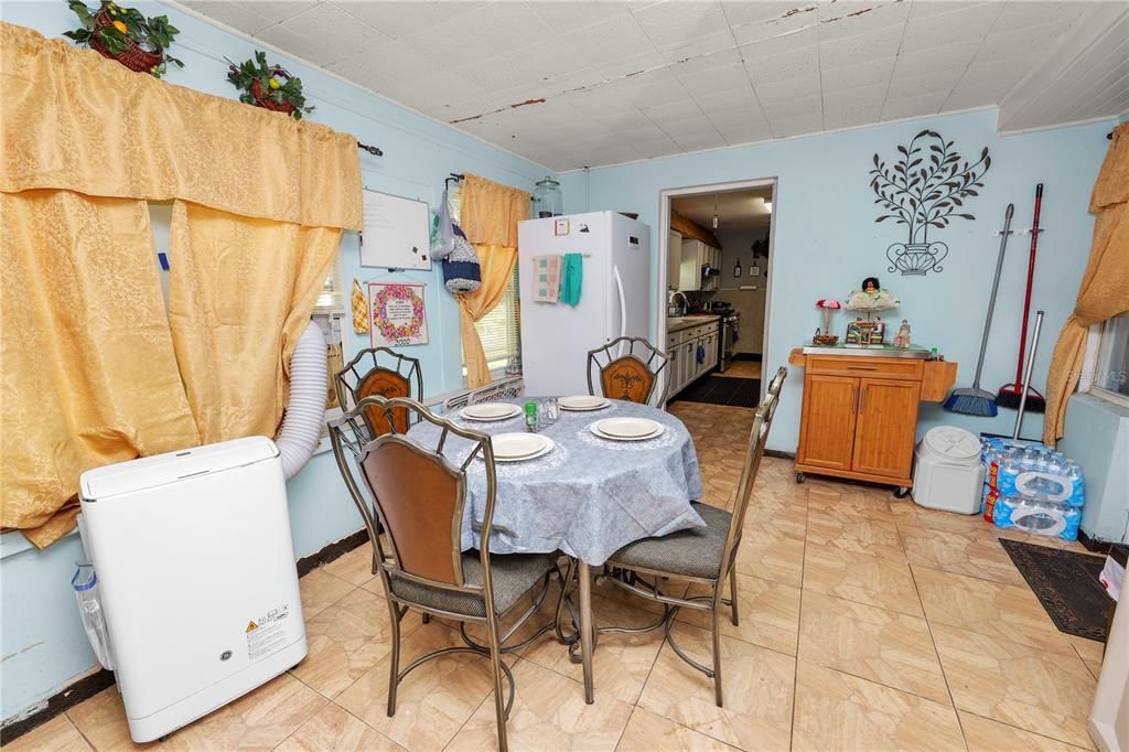 На продажу: $235,000 (3 спален, 2 ванн, 2008 Квадратных фут)