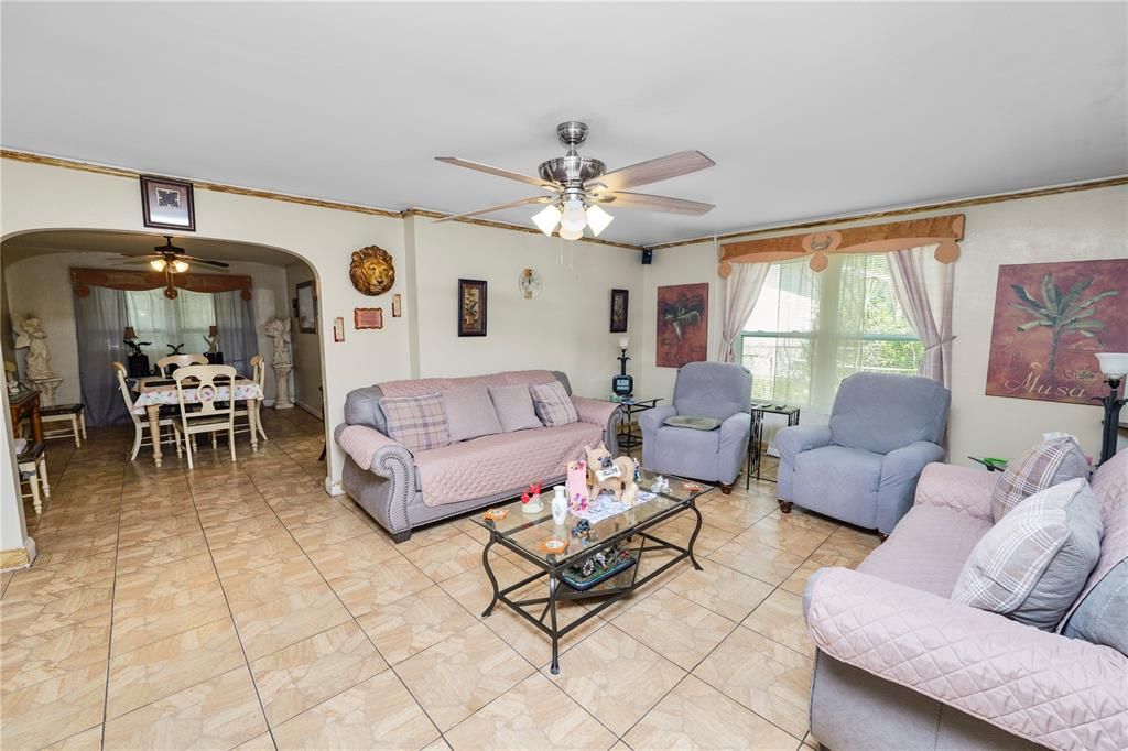 На продажу: $235,000 (3 спален, 2 ванн, 2008 Квадратных фут)