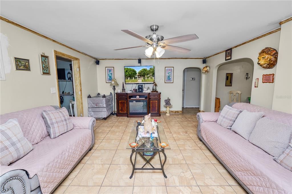 На продажу: $235,000 (3 спален, 2 ванн, 2008 Квадратных фут)