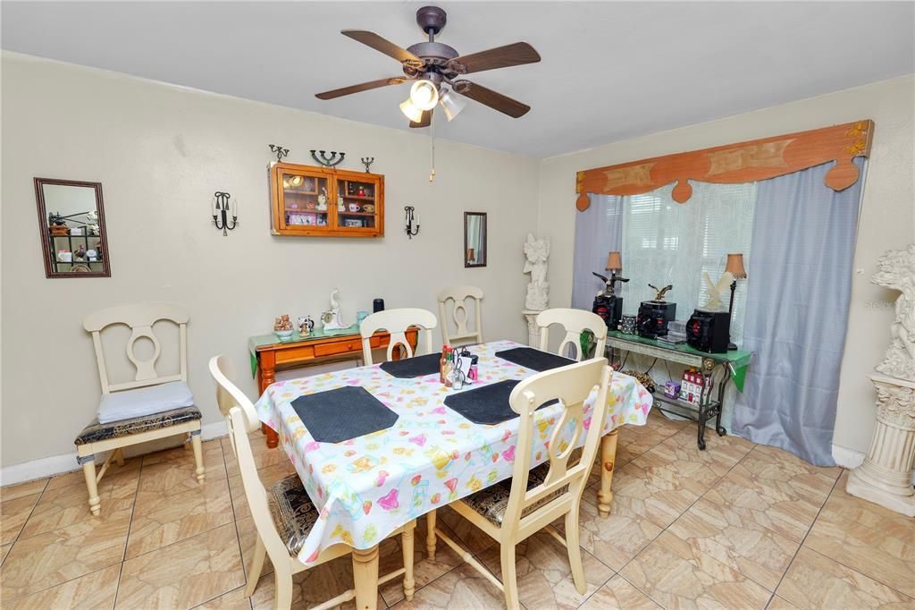 На продажу: $235,000 (3 спален, 2 ванн, 2008 Квадратных фут)