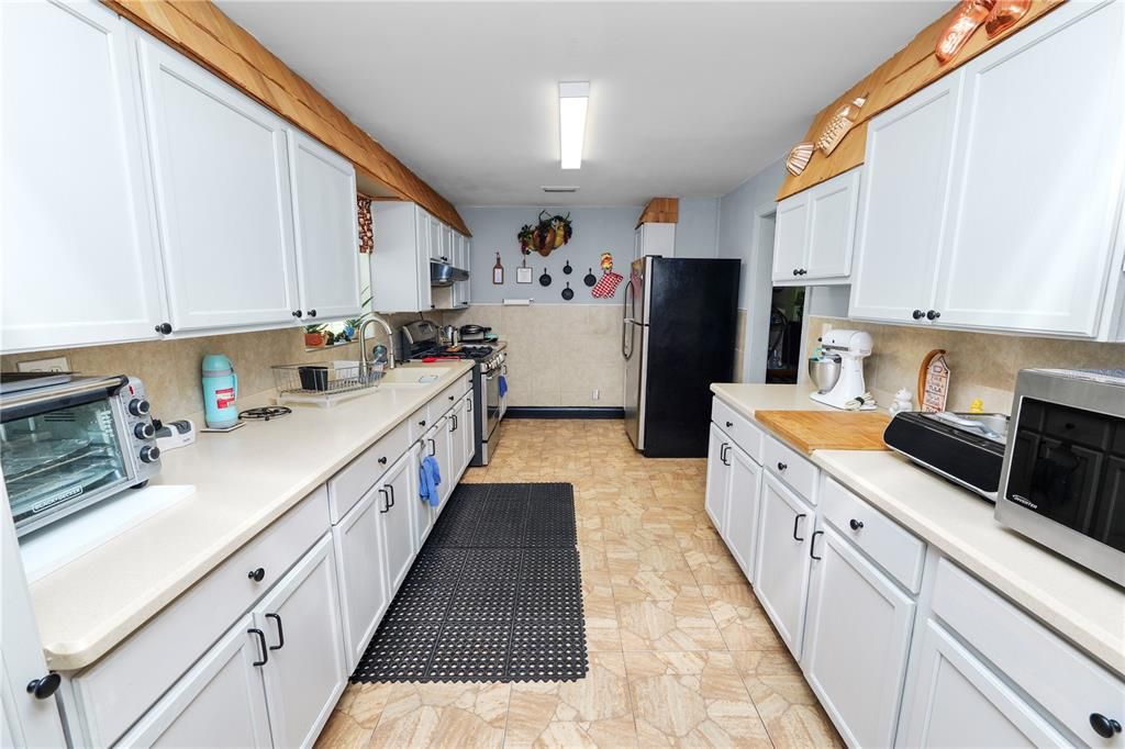 На продажу: $235,000 (3 спален, 2 ванн, 2008 Квадратных фут)