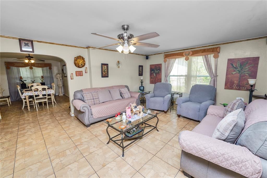 На продажу: $235,000 (3 спален, 2 ванн, 2008 Квадратных фут)