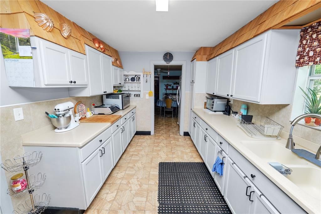 На продажу: $235,000 (3 спален, 2 ванн, 2008 Квадратных фут)