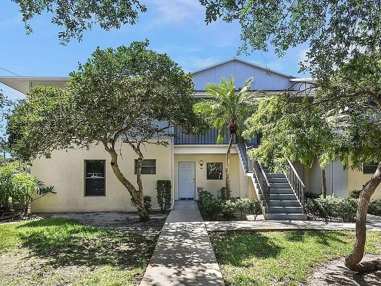 Recently Sold: $205,000 (2 beds, 2 baths, 967 Square Feet)