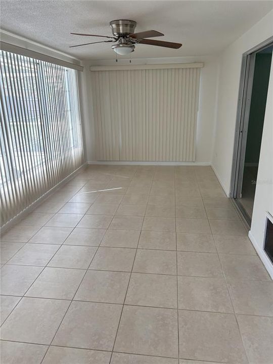 合同活跃: $245,000 (3 贝兹, 2 浴室, 1354 平方英尺)