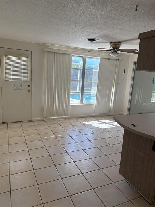 合同活跃: $245,000 (3 贝兹, 2 浴室, 1354 平方英尺)