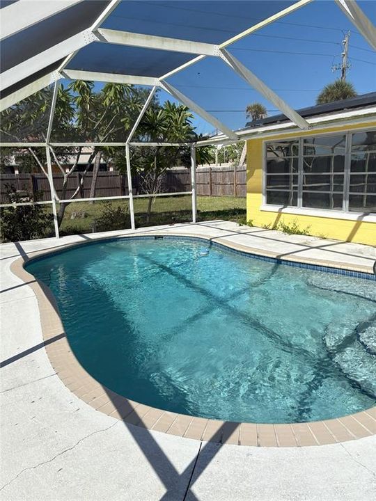 合同活跃: $245,000 (3 贝兹, 2 浴室, 1354 平方英尺)