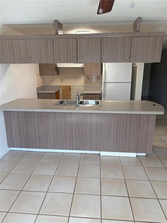 合同活跃: $245,000 (3 贝兹, 2 浴室, 1354 平方英尺)