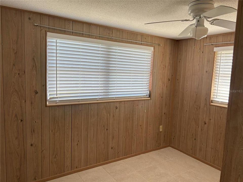 合同活跃: $245,000 (3 贝兹, 2 浴室, 1354 平方英尺)