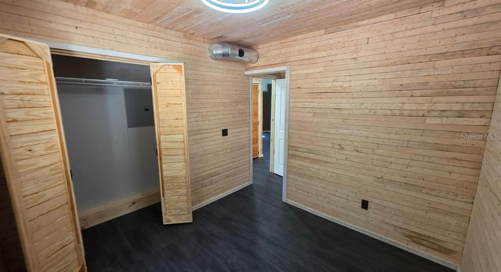 For Rent: $1,650 (2 beds, 1 baths, 720 Square Feet)