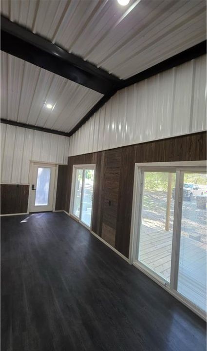 For Rent: $1,650 (2 beds, 1 baths, 720 Square Feet)