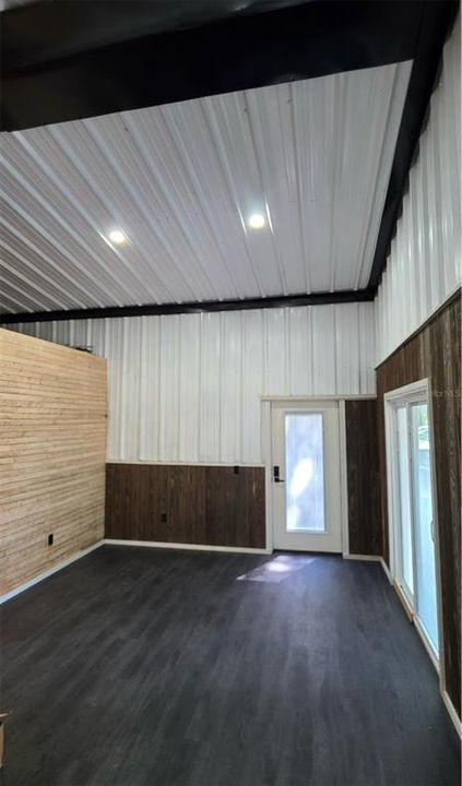 For Rent: $1,650 (2 beds, 1 baths, 720 Square Feet)