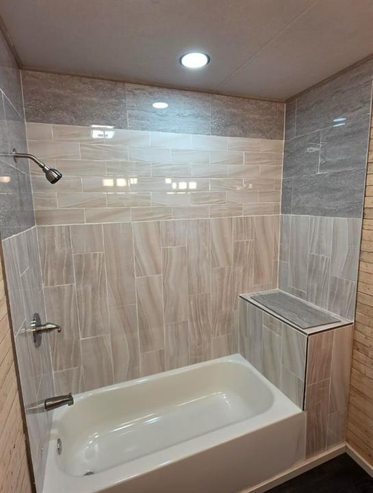 For Rent: $1,650 (2 beds, 1 baths, 720 Square Feet)