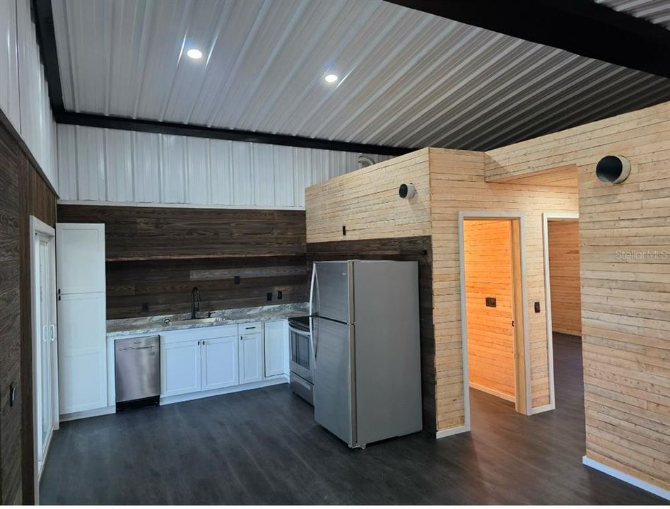 For Rent: $1,650 (2 beds, 1 baths, 720 Square Feet)