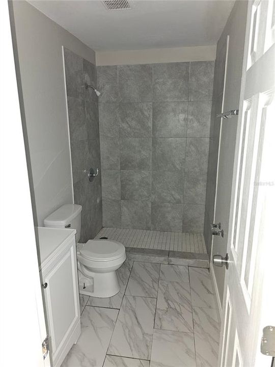 В аренду: $1,325 (3 спален, 1 ванн, 900 Квадратных фут)