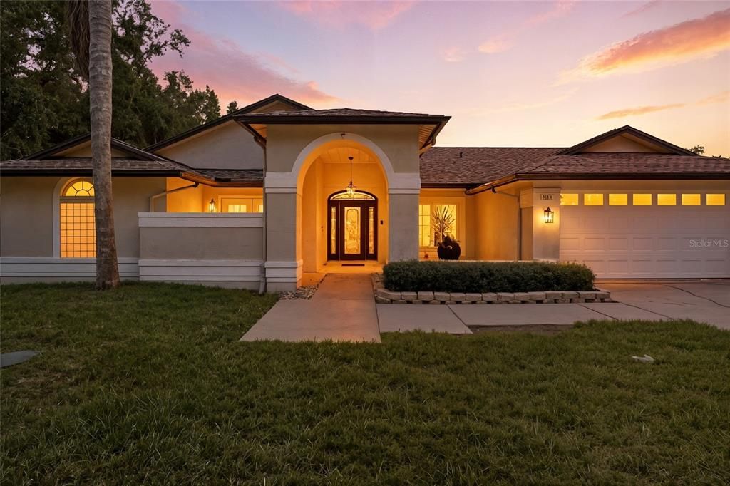 Под контрактом: $499,000 (4 спален, 2 ванн, 2200 Квадратных фут)