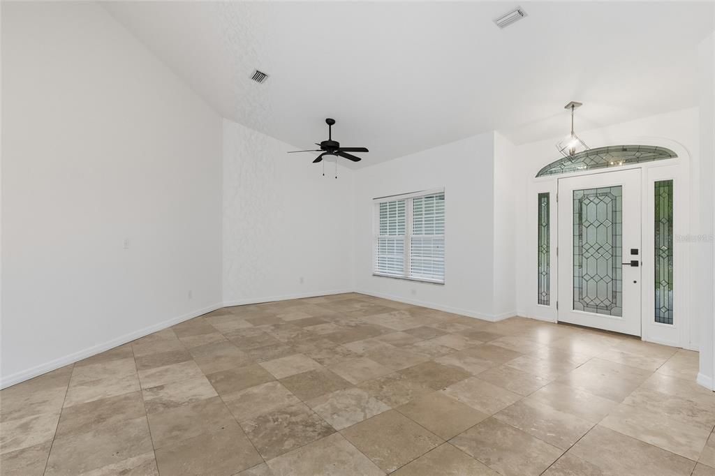 Под контрактом: $499,000 (4 спален, 2 ванн, 2200 Квадратных фут)