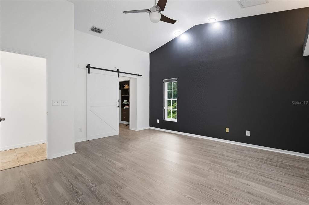 Под контрактом: $499,000 (4 спален, 2 ванн, 2200 Квадратных фут)