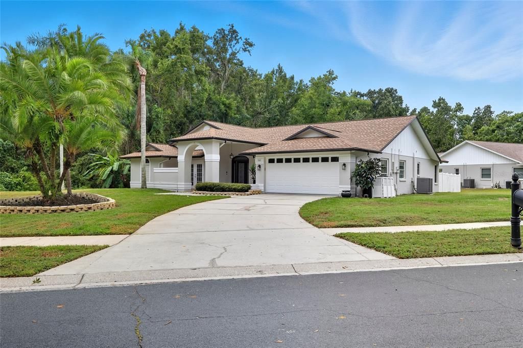 Под контрактом: $499,000 (4 спален, 2 ванн, 2200 Квадратных фут)