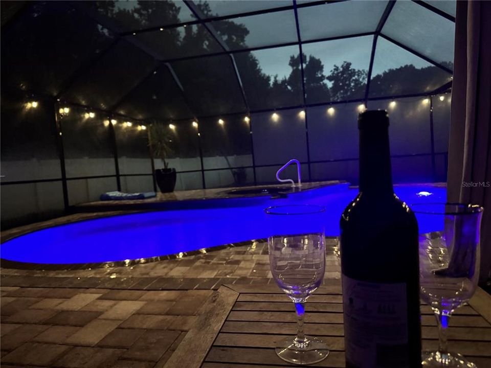 Под контрактом: $499,000 (4 спален, 2 ванн, 2200 Квадратных фут)