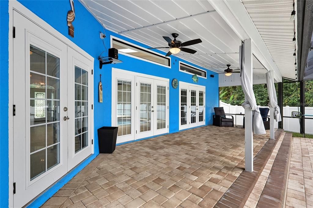 Под контрактом: $499,000 (4 спален, 2 ванн, 2200 Квадратных фут)