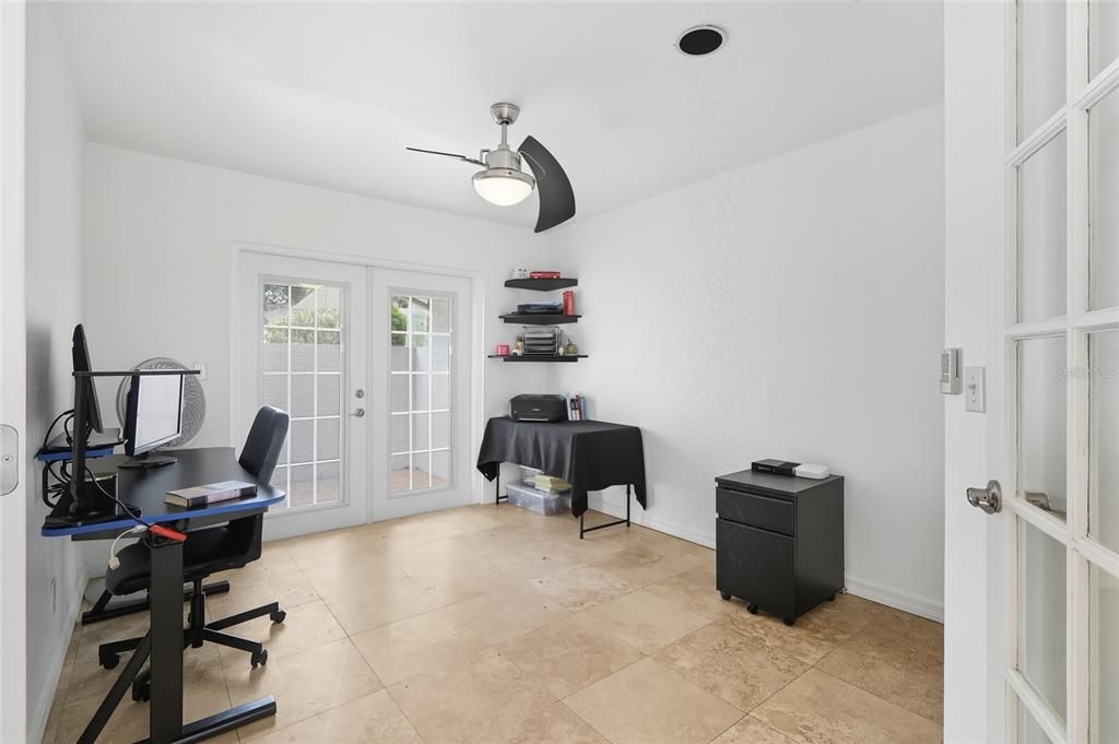 Под контрактом: $499,000 (4 спален, 2 ванн, 2200 Квадратных фут)