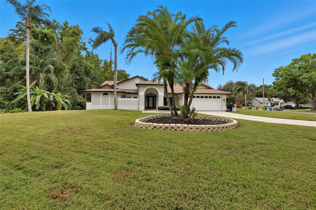 Под контрактом: $499,000 (4 спален, 2 ванн, 2200 Квадратных фут)