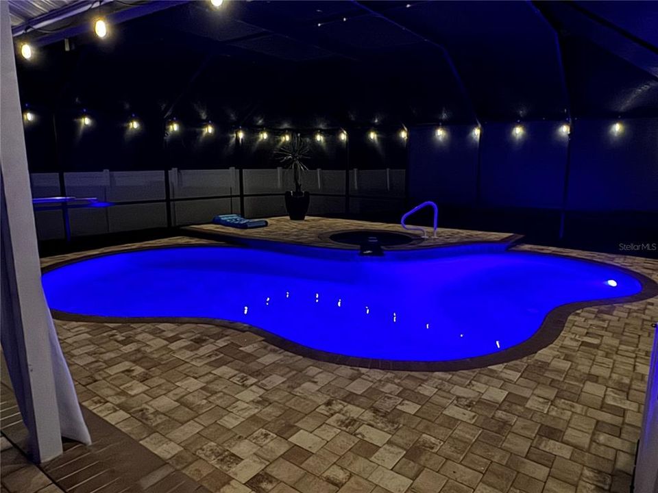 Под контрактом: $499,000 (4 спален, 2 ванн, 2200 Квадратных фут)