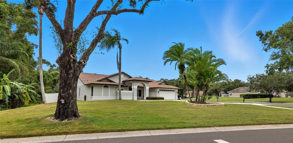 Под контрактом: $499,000 (4 спален, 2 ванн, 2200 Квадратных фут)