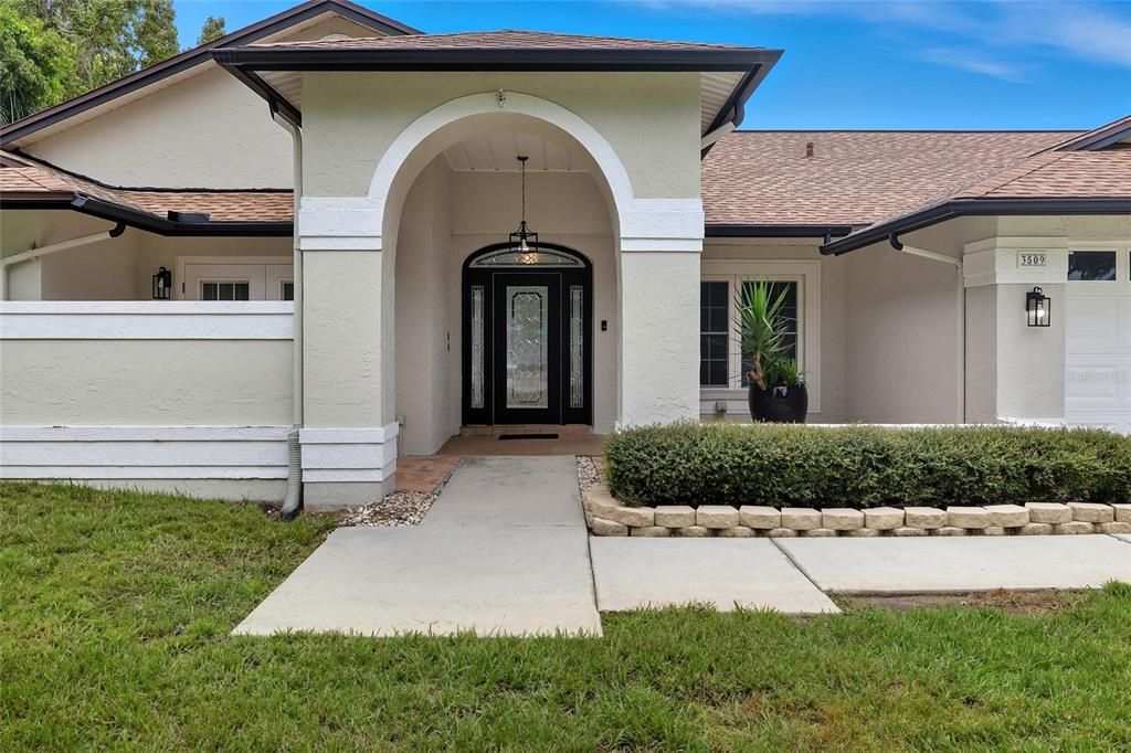 Под контрактом: $499,000 (4 спален, 2 ванн, 2200 Квадратных фут)