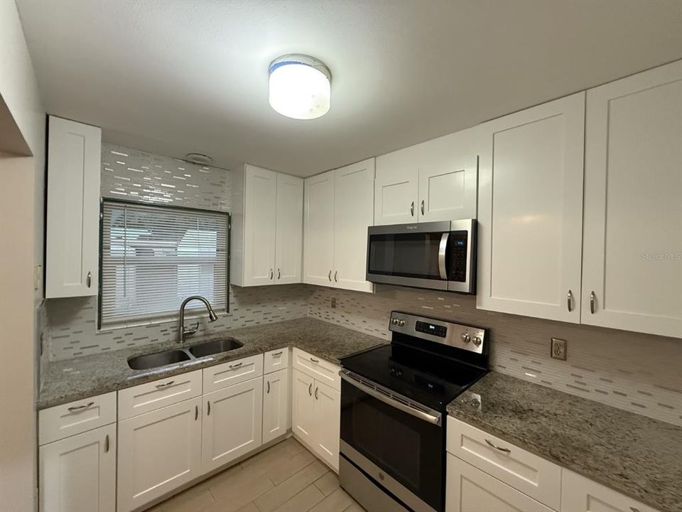 На продажу: $240,000 (3 спален, 2 ванн, 1118 Квадратных фут)