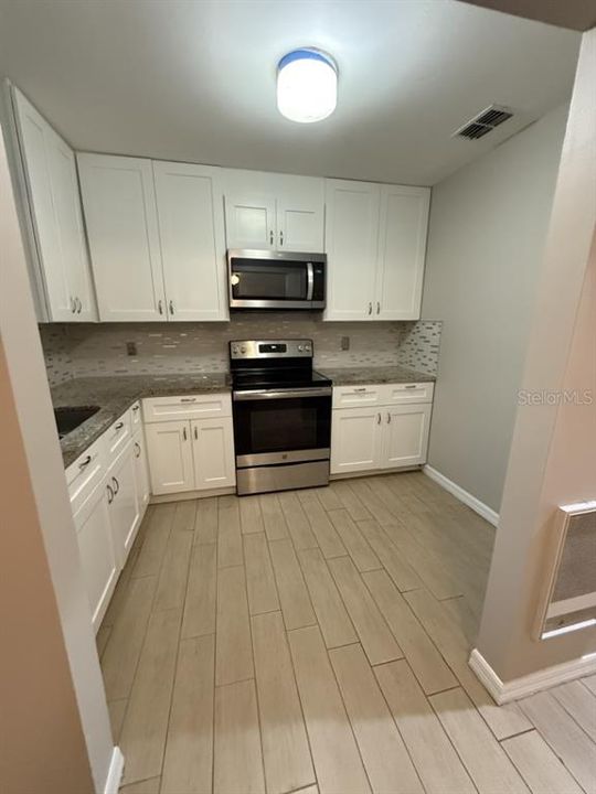 На продажу: $240,000 (3 спален, 2 ванн, 1118 Квадратных фут)