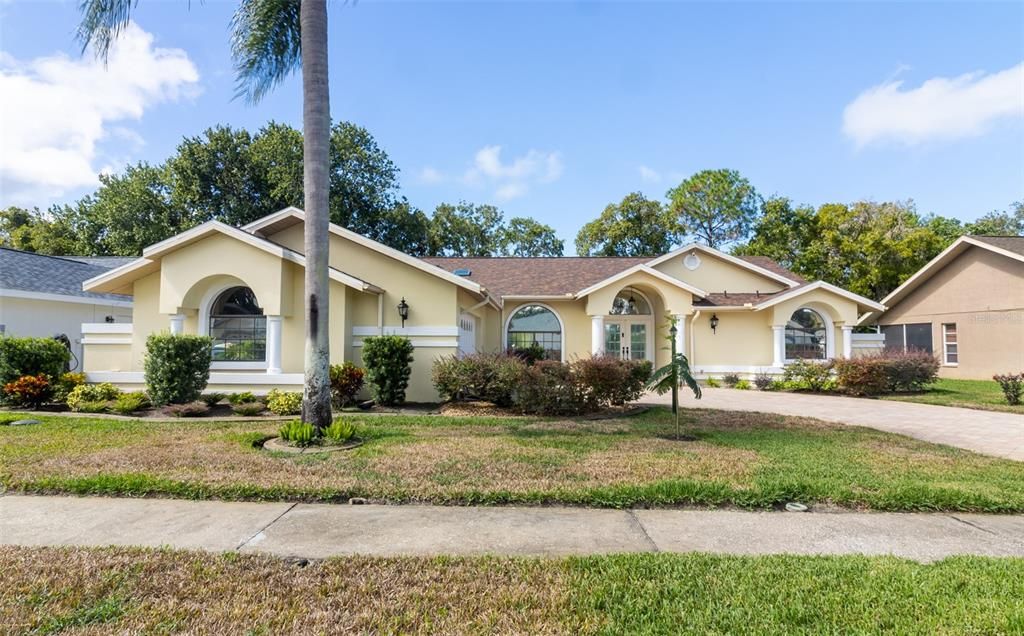 合同活跃: $345,000 (3 贝兹, 2 浴室, 2133 平方英尺)