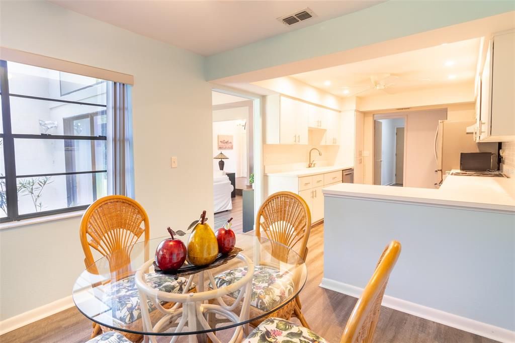 合同活跃: $345,000 (3 贝兹, 2 浴室, 2133 平方英尺)