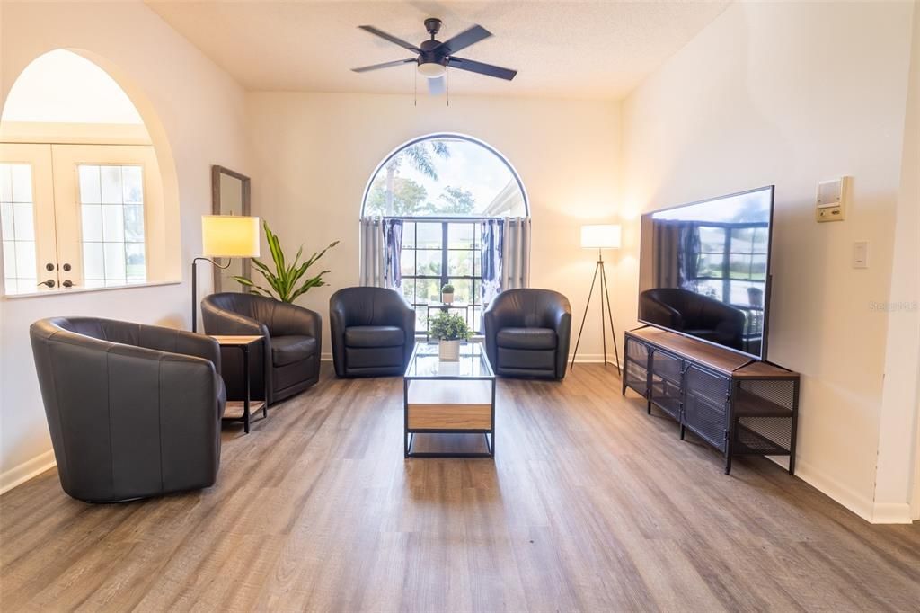 合同活跃: $345,000 (3 贝兹, 2 浴室, 2133 平方英尺)