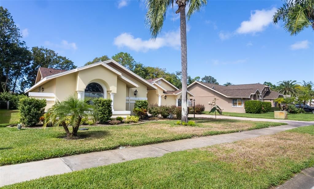 合同活跃: $345,000 (3 贝兹, 2 浴室, 2133 平方英尺)