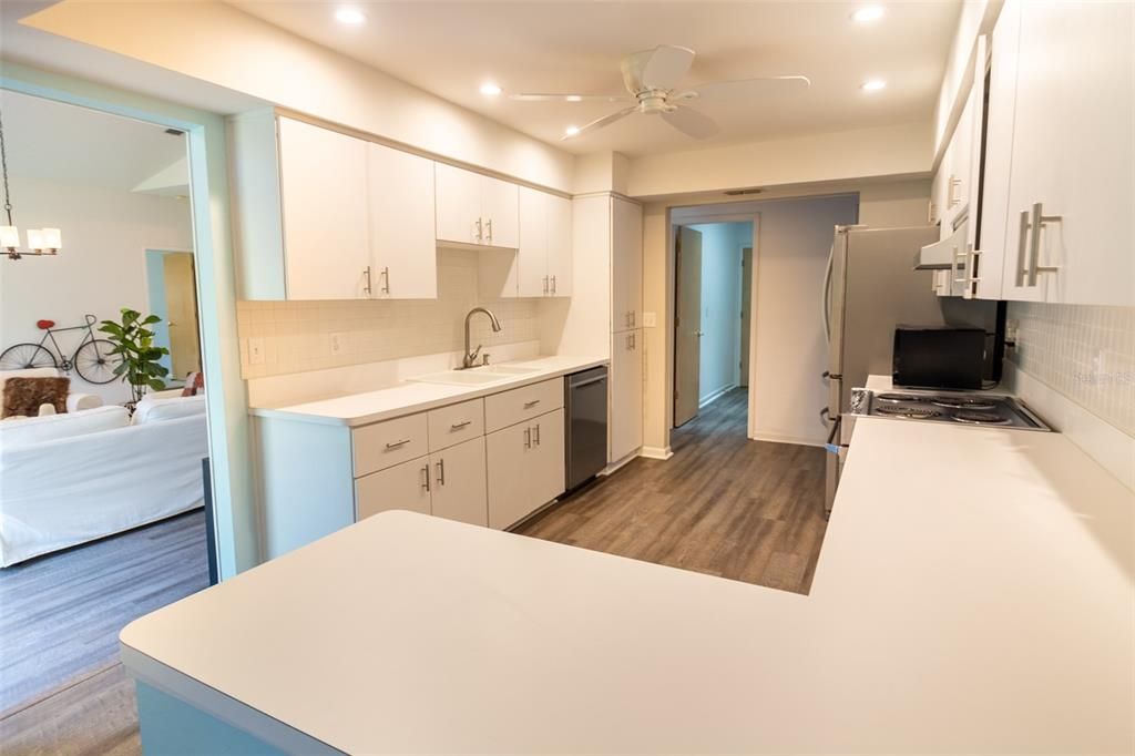 合同活跃: $345,000 (3 贝兹, 2 浴室, 2133 平方英尺)