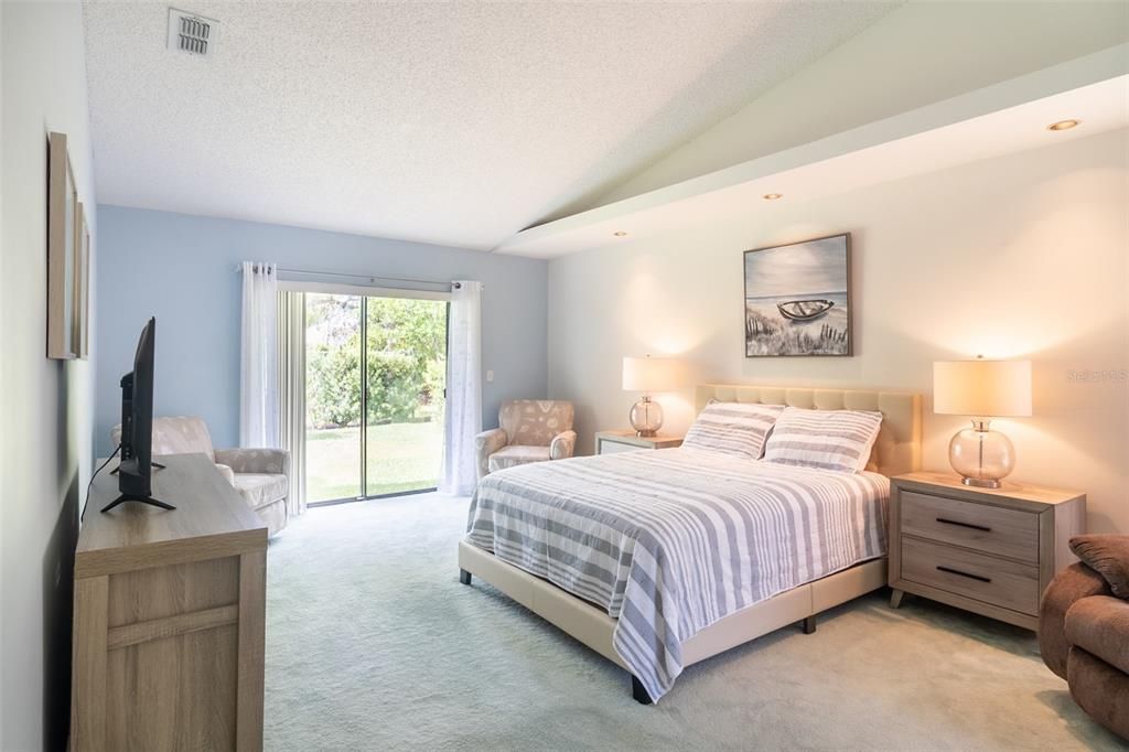 合同活跃: $345,000 (3 贝兹, 2 浴室, 2133 平方英尺)